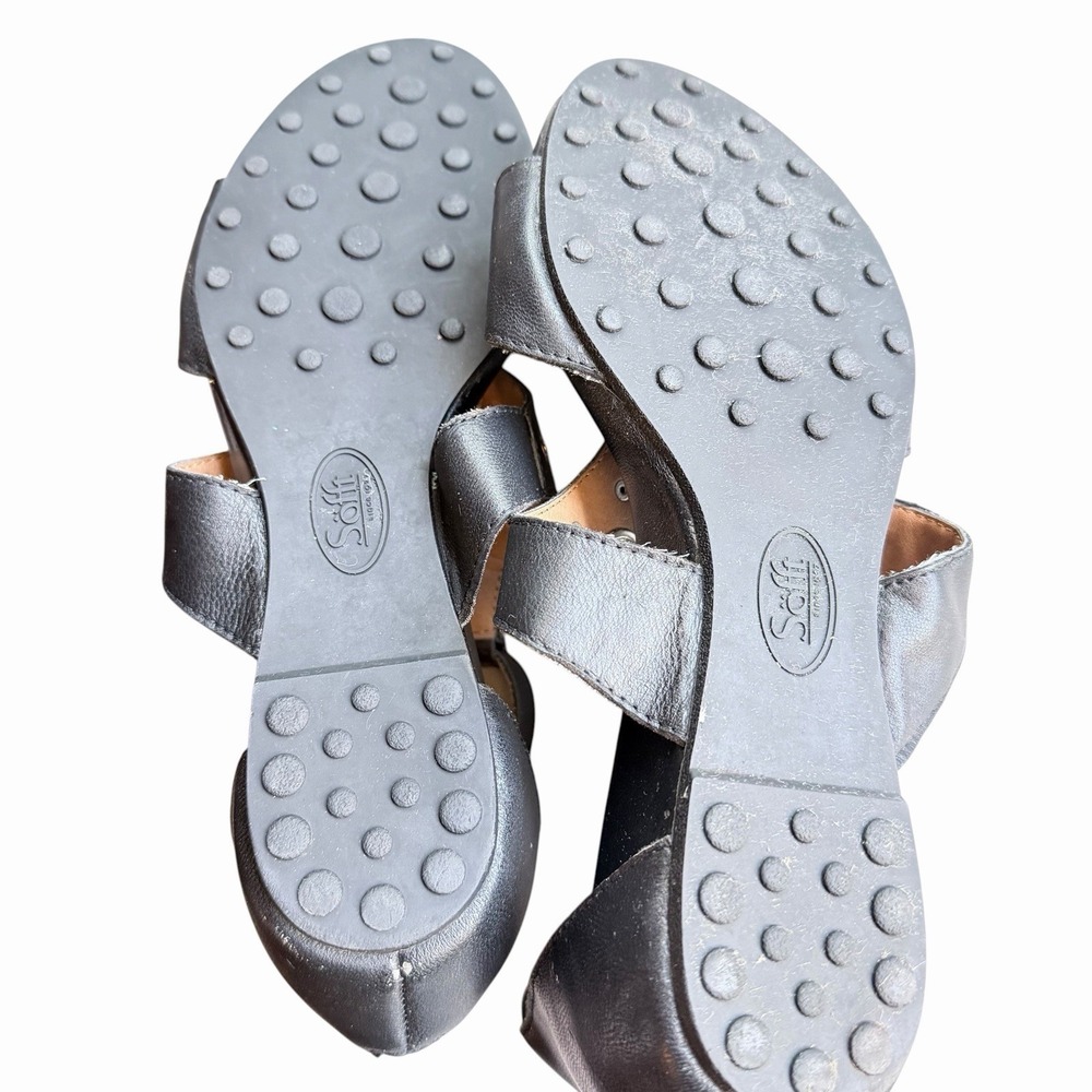 Sofft Woman's Beautiful Leather Sandals Size 8.5 Gold Grommets Heels Open Toe - Picture 2 of 4